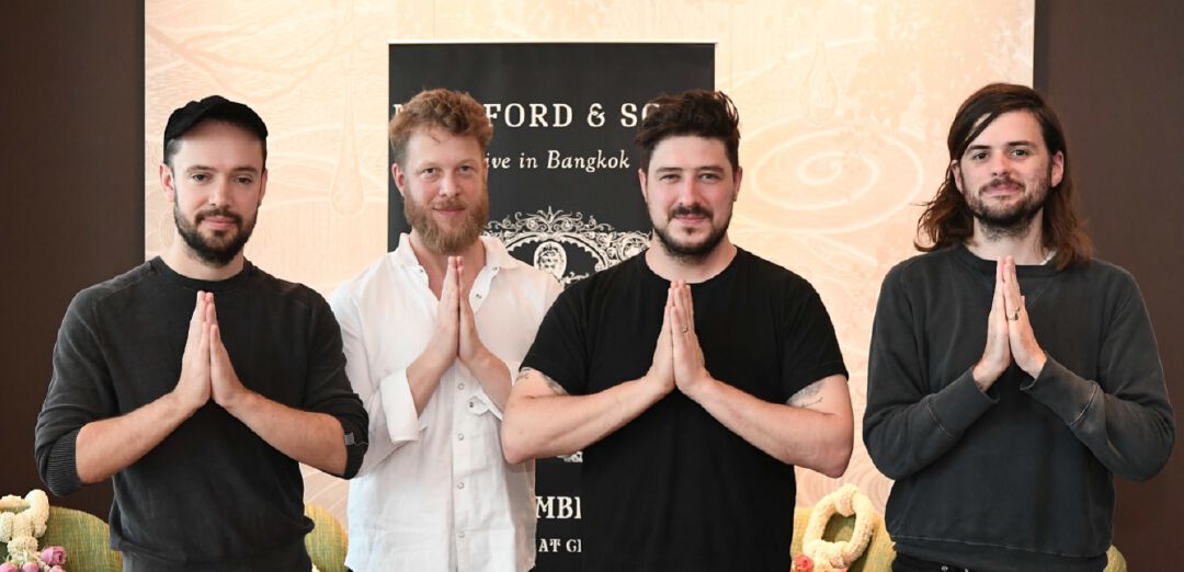 Mumford & Sons เดินทางถึงไทยแล้ว พร้อมเปิดคอนเสิร์ต 21 พฤศจิกายนนี้