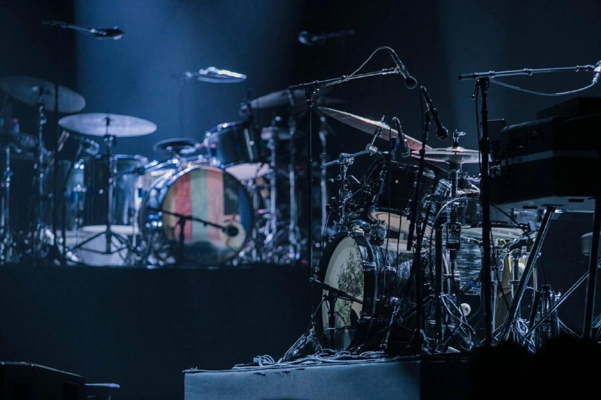 รีวิวคอนเสิร์ต บอน อีแวร์ ศิลปินโฟล์กทรอนิก้า กับวันที่ออกจากป่าพร้อมกับของแปลกอันร่วมสมัย