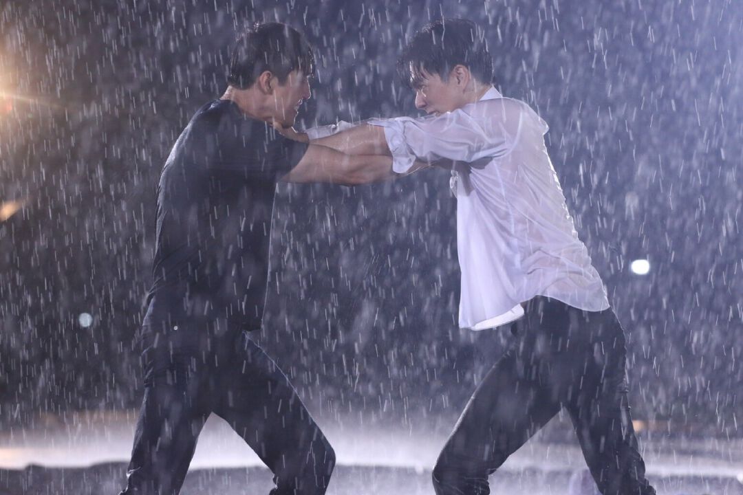 “ต่อ-ไบร์ท” เปิดศึกลูกผู้ชาย ไฝว้เดือด...กลางสายฝน!!