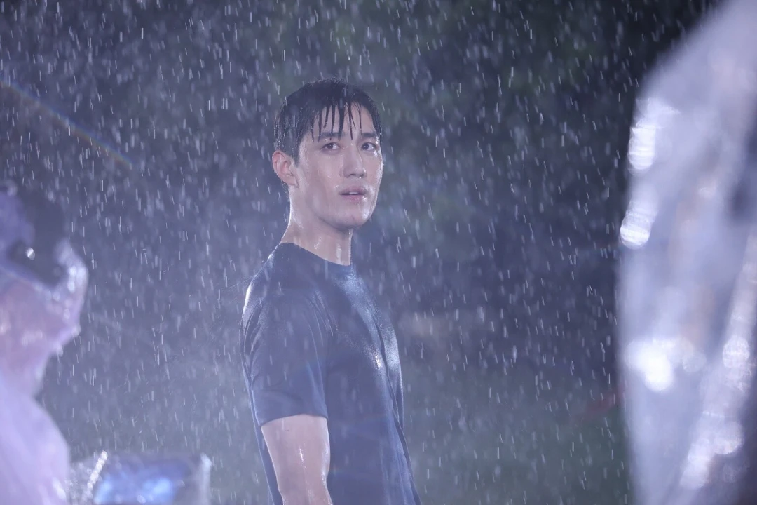 “ต่อ-ไบร์ท” เปิดศึกลูกผู้ชาย ไฝว้เดือด...กลางสายฝน!!