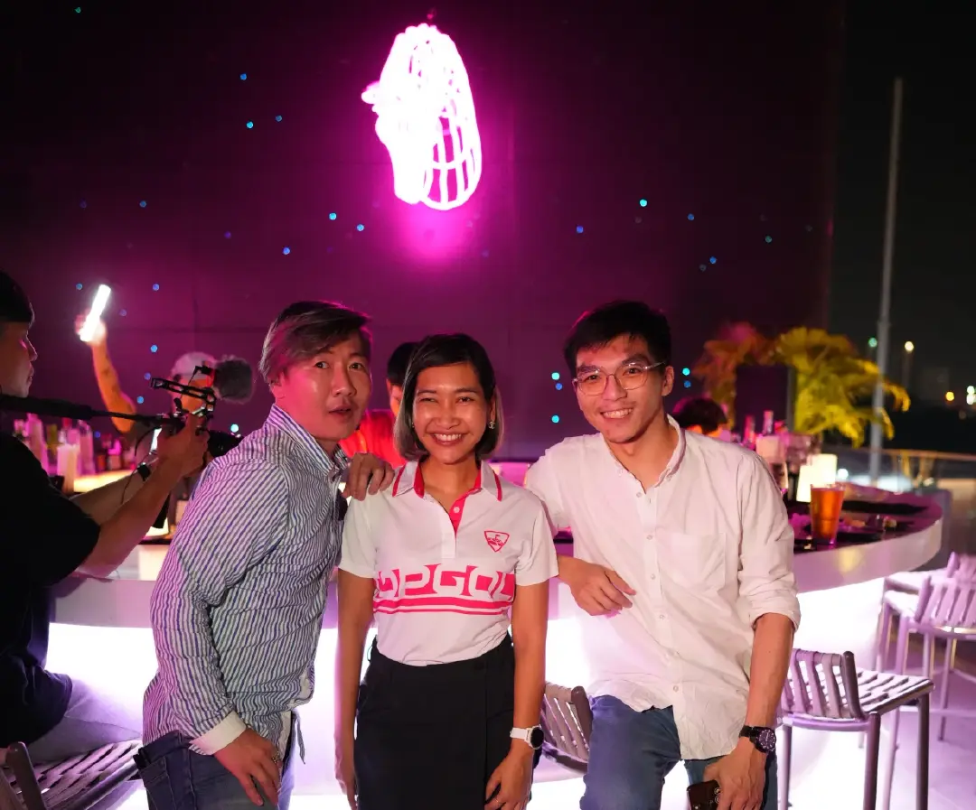 พิงค์ยีราฟ (Pink Giraffe) รูฟท็อปบาร์แห่งแรกใจกลางย่านบางนา