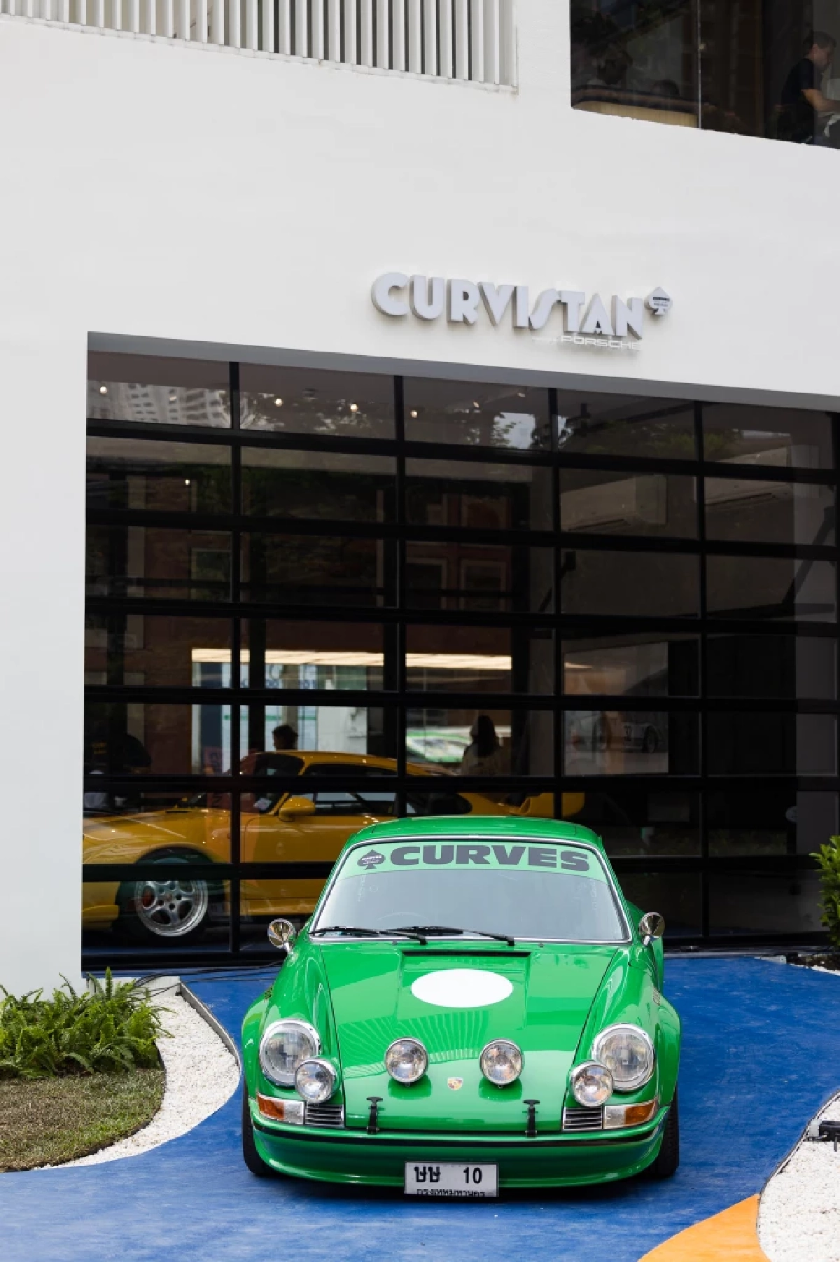 Curvistan แหล่งแฮงค์เอาท์แห่งใหม่ เปิดบ้านต้อนรับแฟนคลับปอร์เช่ใจกลางกรุงเทพฯ