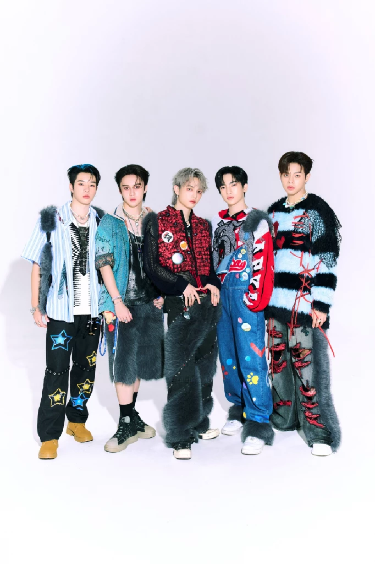 ความน่ารักเต็มไปหมด! HOWLS ร่วมงาน “พั้นช์ 4EVE” เผยความสดใสผ่าน “ล่ามใจ”  เดินหน้าเปิดตัวเอ็มวียิ่งใหญ่ในสเตจเดบิวต์ชวนใจละลาย!