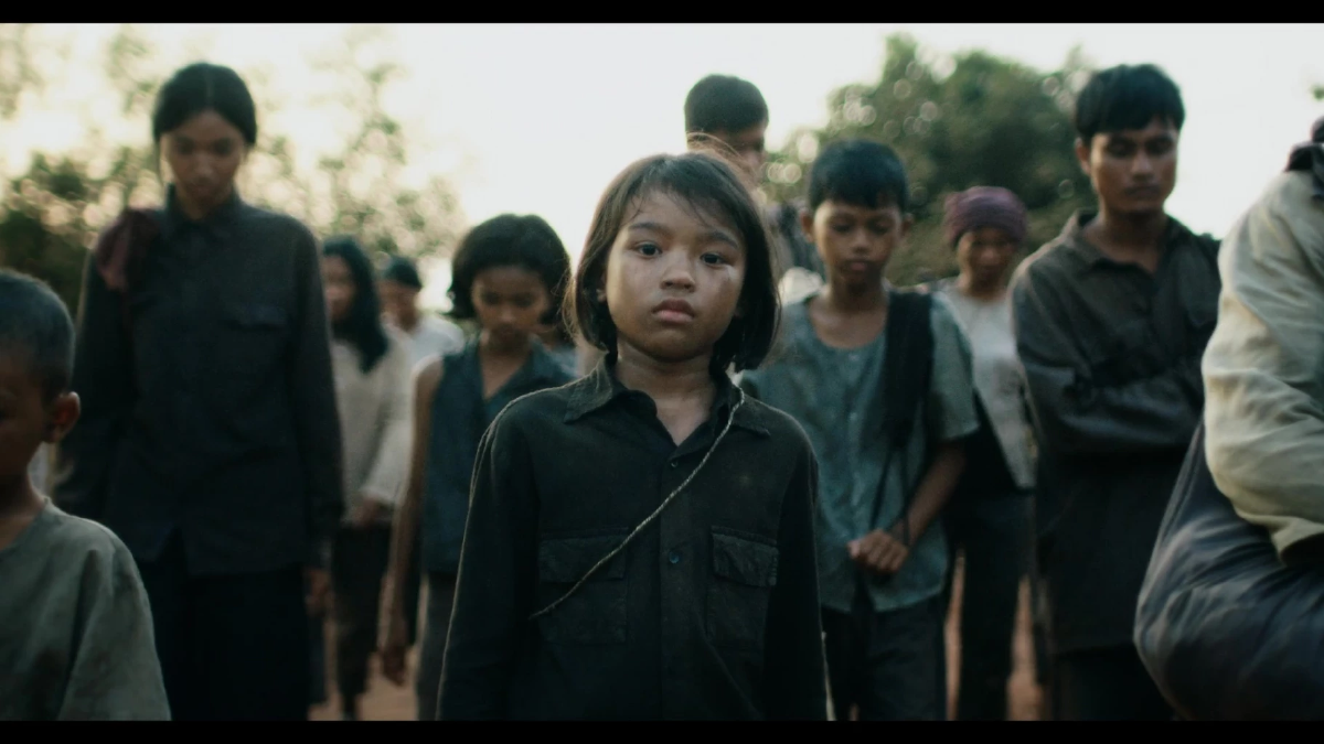 สงครามจบ…แต่ความรุนแรงอาจไม่จบในหัวใจเด็ก ถอดรหัสหนัง First They Killed My Father ‘เมื่อพ่อของฉันถูกฆ่า’