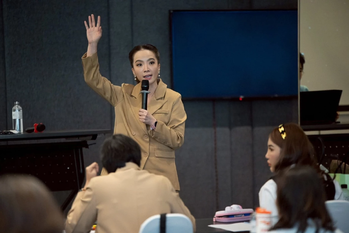 “หลี่แช” มาแล้วแม่! ผู้ประกาศข่าวตัวแม่แห่งช่อง 8 เปิดตัวสถาบัน “LSC Academy” ลุยสอนพูด-เล่าเรื่อง!