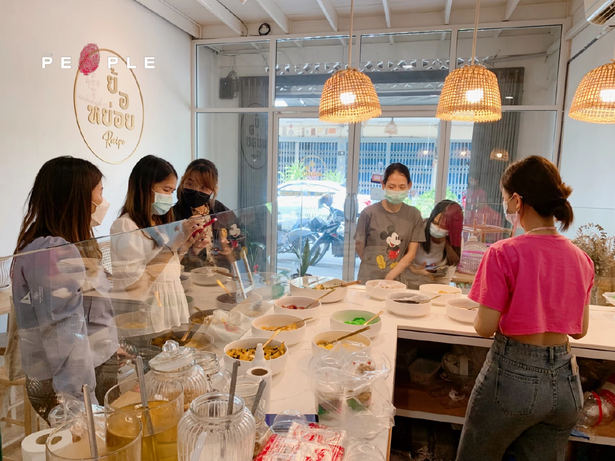 ย้อยหย่อย: ร้านน้ำแข็งไสฟิวชั่นของลูกสาวที่กลับบ้านมาหาแม่ จนขึ้นชื่อว่าเป็นของดีนครปฐม