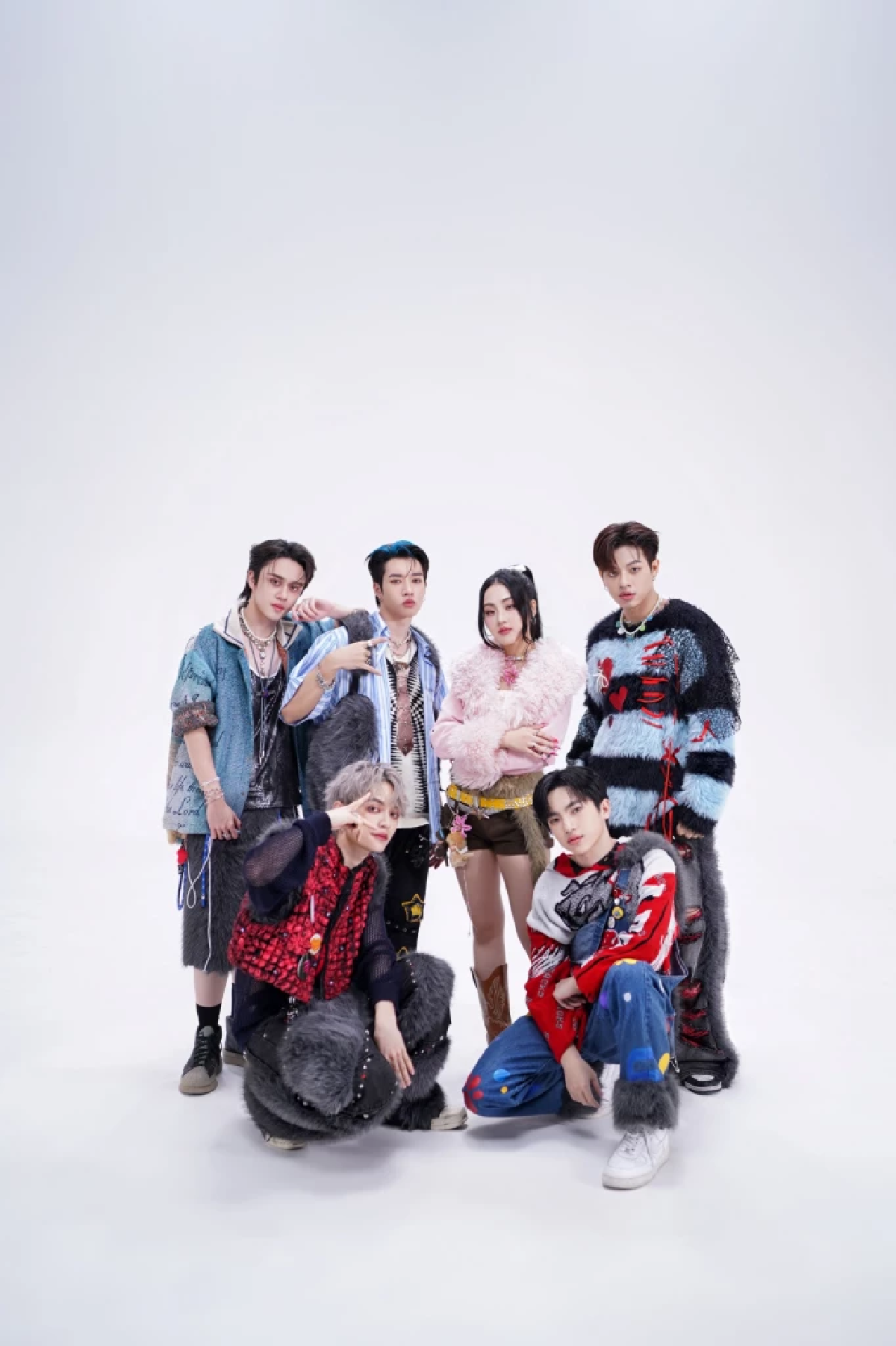 ความน่ารักเต็มไปหมด! HOWLS ร่วมงาน “พั้นช์ 4EVE” เผยความสดใสผ่าน “ล่ามใจ”  เดินหน้าเปิดตัวเอ็มวียิ่งใหญ่ในสเตจเดบิวต์ชวนใจละลาย!