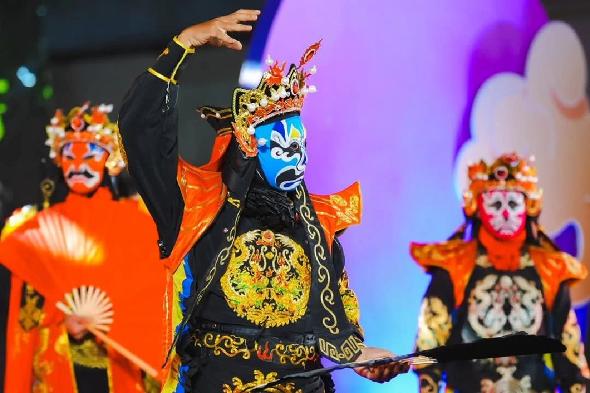 สยามพารากอน ผนึกพันธมิตร จัดงาน “ทั่วหล้าเทิดไท้ ถวายใจสดุดี” เฉลิมพระเกียรติพระบาทสมเด็จพระเจ้าอยู่หัวครบ 73 พรรษา  พร้อมฉลอง 50 ปี สัมพันธ์ไทย-จีน