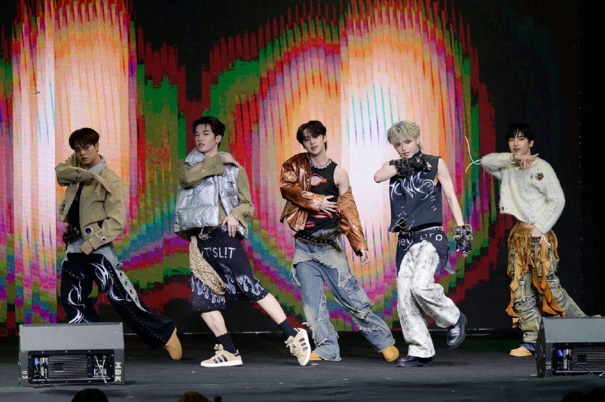 ความน่ารักเต็มไปหมด! HOWLS ร่วมงาน “พั้นช์ 4EVE” เผยความสดใสผ่าน “ล่ามใจ”  เดินหน้าเปิดตัวเอ็มวียิ่งใหญ่ในสเตจเดบิวต์ชวนใจละลาย!
