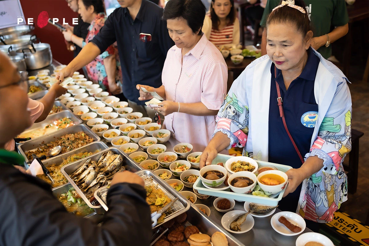 ‘ร้านไทยรักดี’ เมื่อการเมืองลงหม้อ แล้วกลายเป็นข้าวแกง 10 บาท