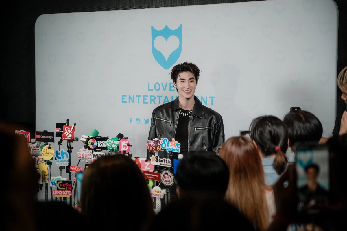 BLUE PONGTIWAT  เปิดตัวครั้งแรก “STEP INTO THE BLUE” ก้าวแรกสู่เส้นทางศิลปินเต็มตัวในค่าย LOVEiS ENTERTAINMENT