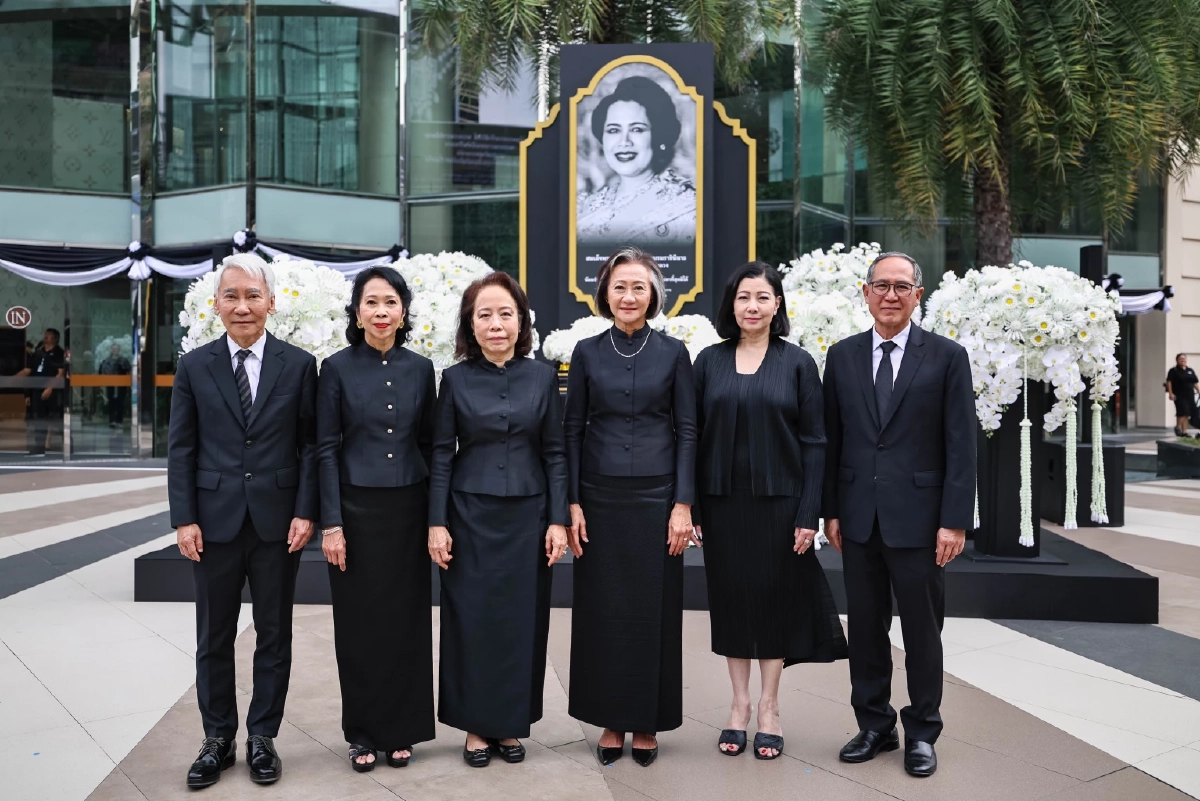 กลุ่มบริษัทสยามพิวรรธน์ พร้อมพันธมิตร และประชาชน ร่วมตักบาตรพระสงฆ์ 93 รูป อุทิศถวายพระราชกุศลและน้อมถวายความอาลัยสมเด็จฯ พระบรมราชชนนีพันปีหลวง เสด็จสวรรคตครบสัตตมวาร