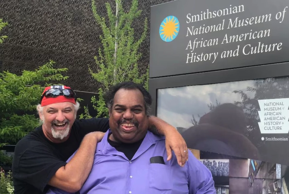 แดริล เดวิส : ชายผิวดำที่ใช้การพูดคุยโน้มน้าวให้สมาชิก KKK ออกจากลัทธิกว่า 200 คน