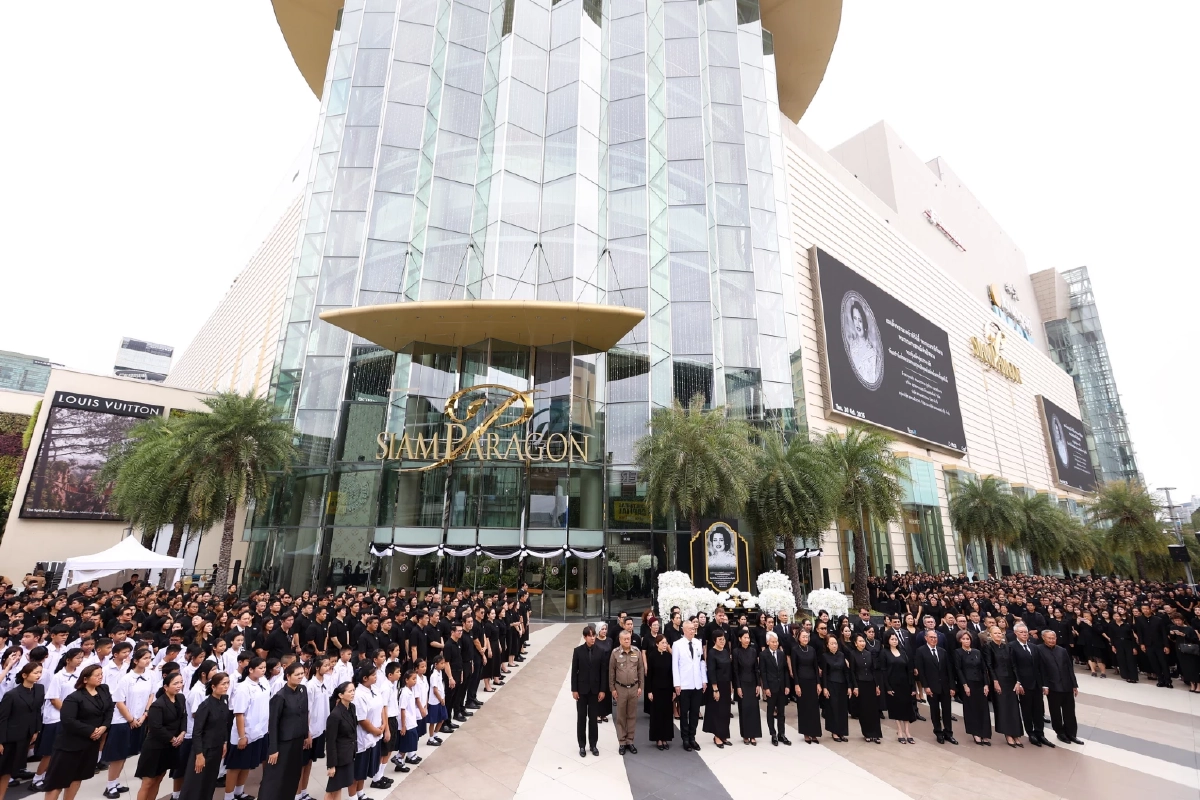 กลุ่มบริษัทสยามพิวรรธน์ พร้อมพันธมิตร และประชาชน ร่วมตักบาตรพระสงฆ์ 93 รูป อุทิศถวายพระราชกุศลและน้อมถวายความอาลัยสมเด็จฯ พระบรมราชชนนีพันปีหลวง เสด็จสวรรคตครบสัตตมวาร