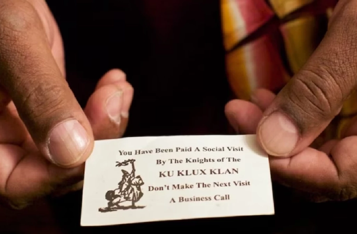 แดริล เดวิส : ชายผิวดำที่ใช้การพูดคุยโน้มน้าวให้สมาชิก KKK ออกจากลัทธิกว่า 200 คน