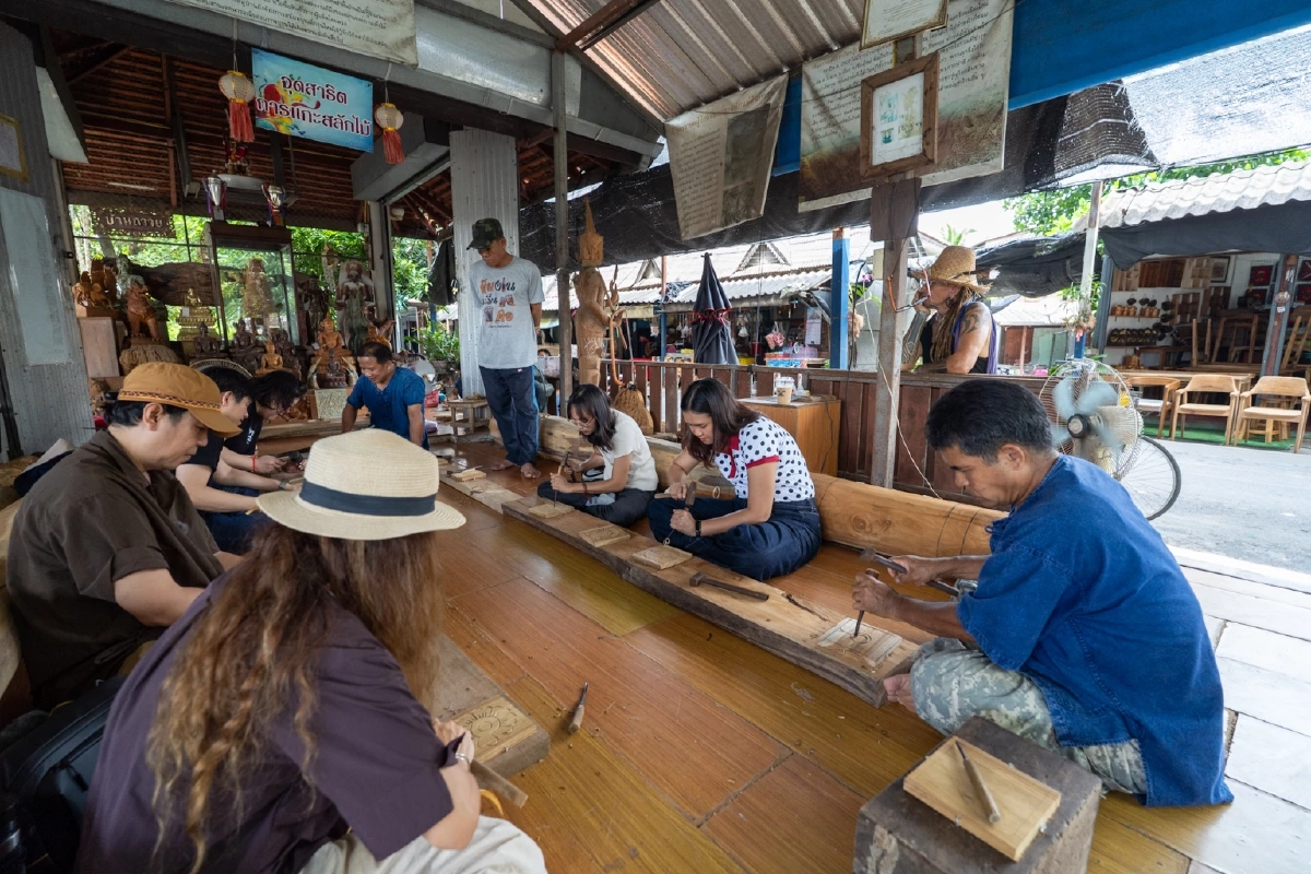 กรมการท่องเที่ยว ชวนเปิดประสบการณ์เที่ยวเชียงใหม่ “ชมเสน่ห์หัตถศิลป์ สัมผัสวิถีถิ่นบ้านถวาย” จัดทริปนำร่อง แนะนำแหล่งท่องเที่ยว พร้อมเปิดตัวแมสคอต “น้องไม้ขอน” ชูอัตลักษณ์งานหัตถกรรมไม้แกะสลัก