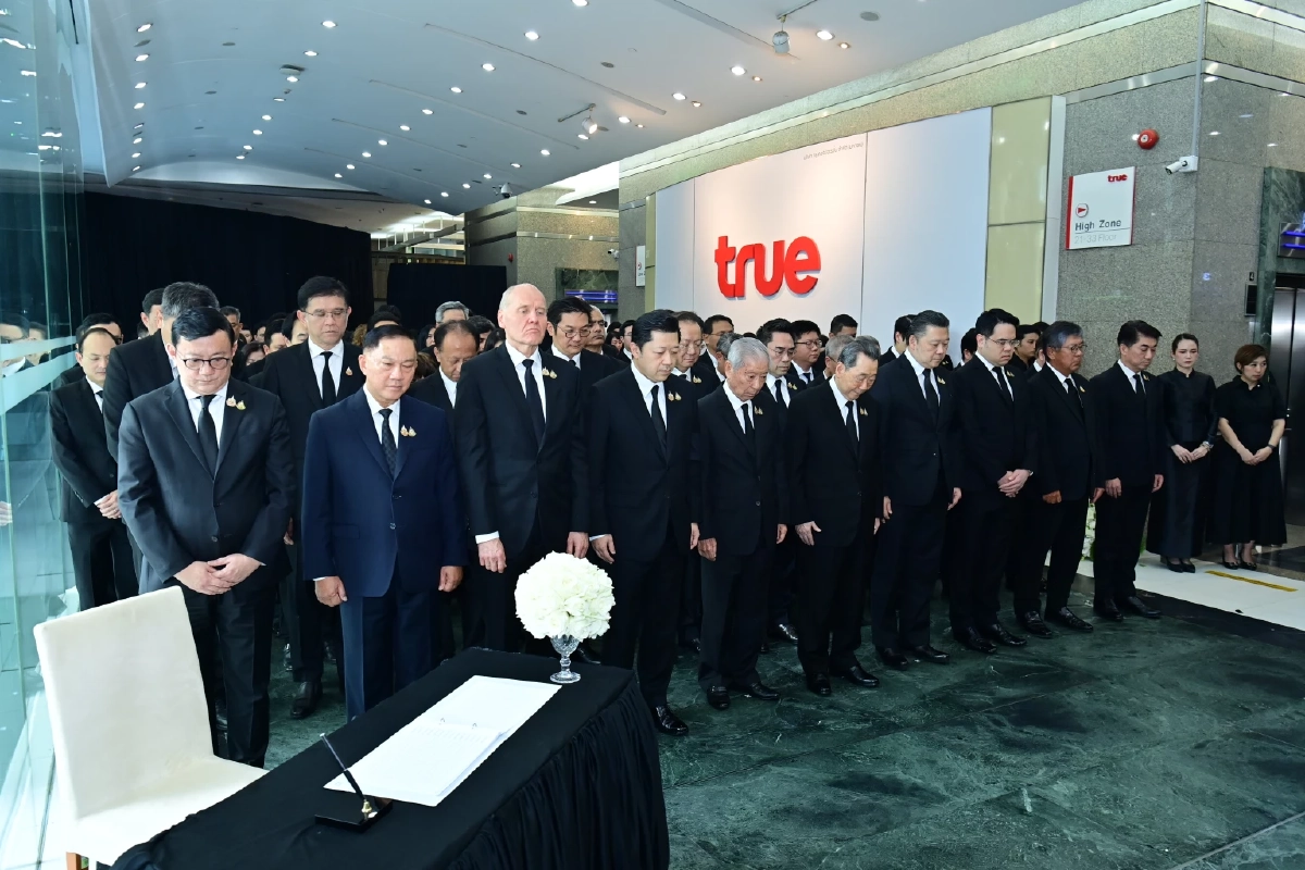 เครือเจริญโภคภัณฑ์และบริษัทในเครือทั้งในประเทศไทยและทั่วโลก น้อมแสดงความจงรักภักดีและรำลึกในพระมหากรุณาธิคุณ แด่สมเด็จพระนางเจ้าสิริกิติ์ พระบรมราชินีนาถ พระบรมราชชนนีพันปีหลวง