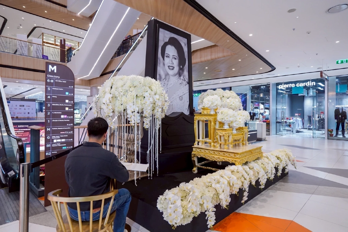 กลุ่มบริษัทสยามพิวรรธน์ พร้อมพันธมิตร และประชาชน ร่วมตักบาตรพระสงฆ์ 93 รูป อุทิศถวายพระราชกุศลและน้อมถวายความอาลัยสมเด็จฯ พระบรมราชชนนีพันปีหลวง เสด็จสวรรคตครบสัตตมวาร