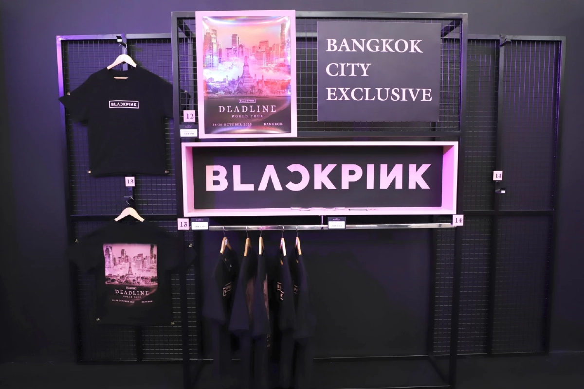 BLACKPINK ฉลองปรากฏการณ์ 3 สเตเดี้ยมโชว์ที่กรุงเทพฯ เปิดตัว Pop-Up Store พร้อมจำหน่ายสินค้าที่ระลึกสุดเอ็กซ์คลูซีฟ