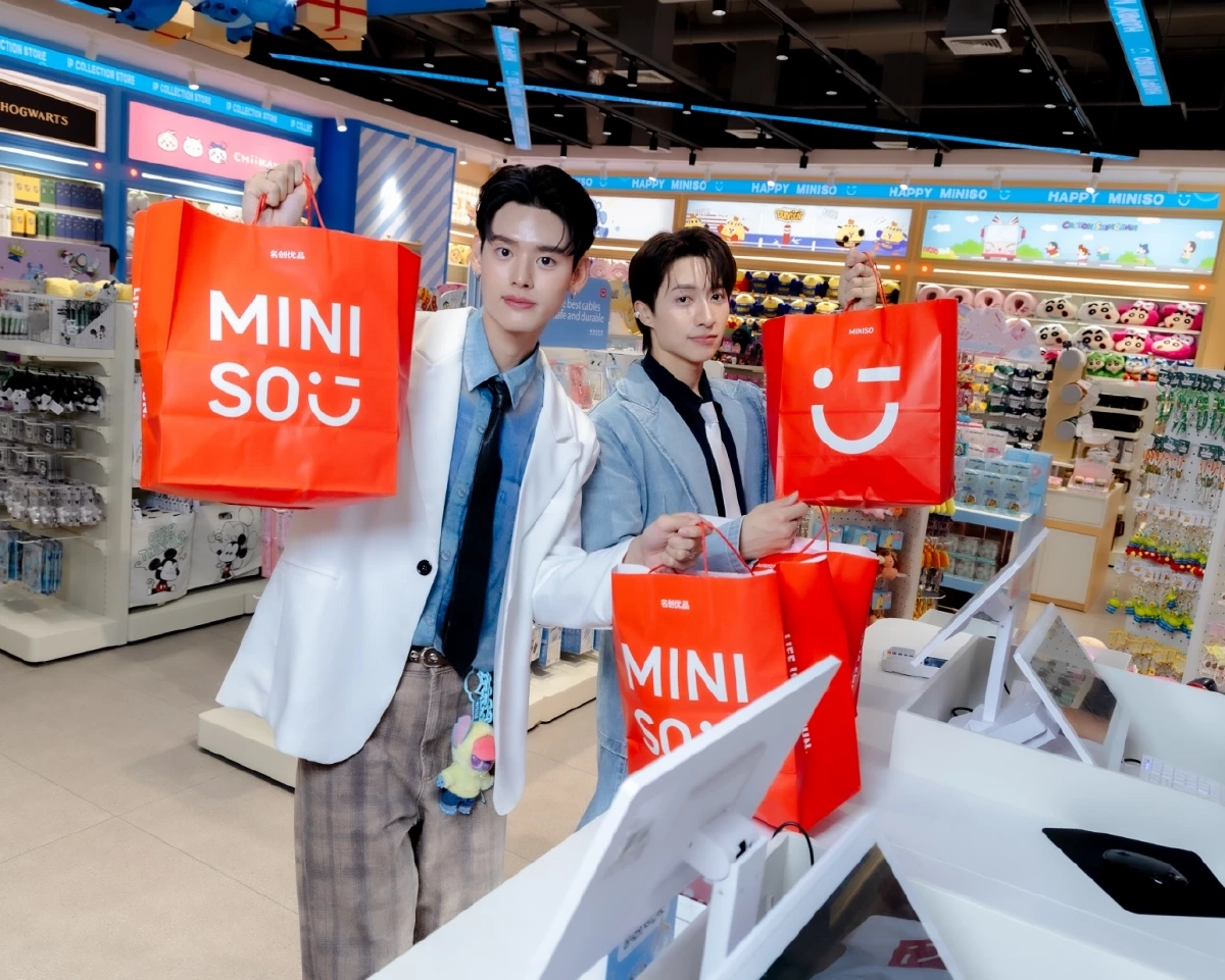 MINISO จัด Grand Opening สุดยิ่งใหญ่ที่ ICONSIAM! \"จั๋ง-เน PERSES\" ปล่อยเสน่ห์ทำใจฟู