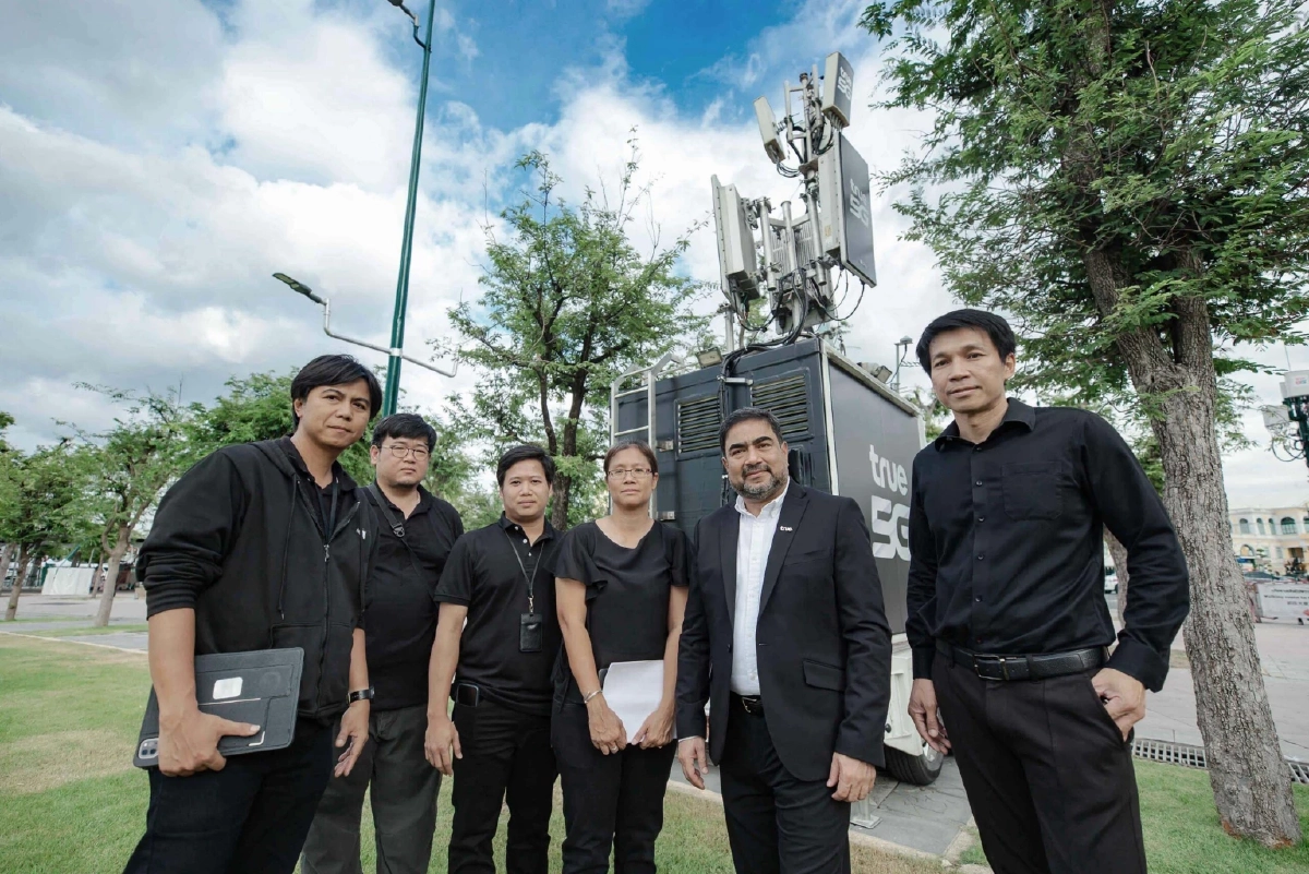 ทรู คอร์ปอเรชั่น ตรวจความพร้อมโครงข่าย 5G, 4G และ WiFi รอบสนามหลวงและพระบรมมหาราชวัง รองรับประชาชนที่จะเข้าเฝ้าฯ กราบถวายบังคมพระบรมศพ ‘พระพันปีหลวง’