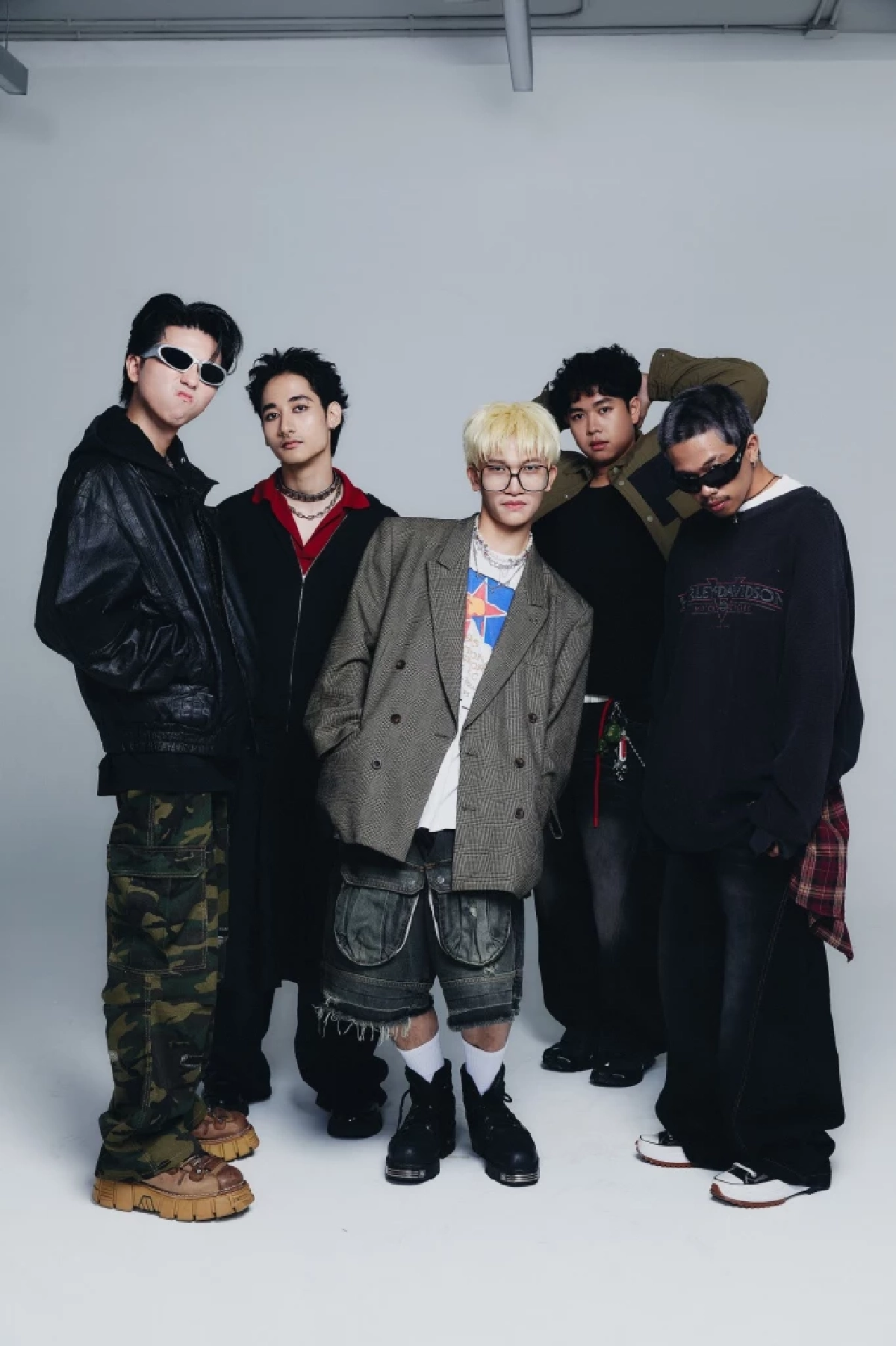 ‘SONS.’ สังกัด ‘tiny’ ส่งซิงเกิล “ปลายฝน ต้นหนาว” ถ่ายทอดความคิดถึงที่ย้อนกลับมาทุกครั้งเมื่อฤดูกาลเปลี่ยน