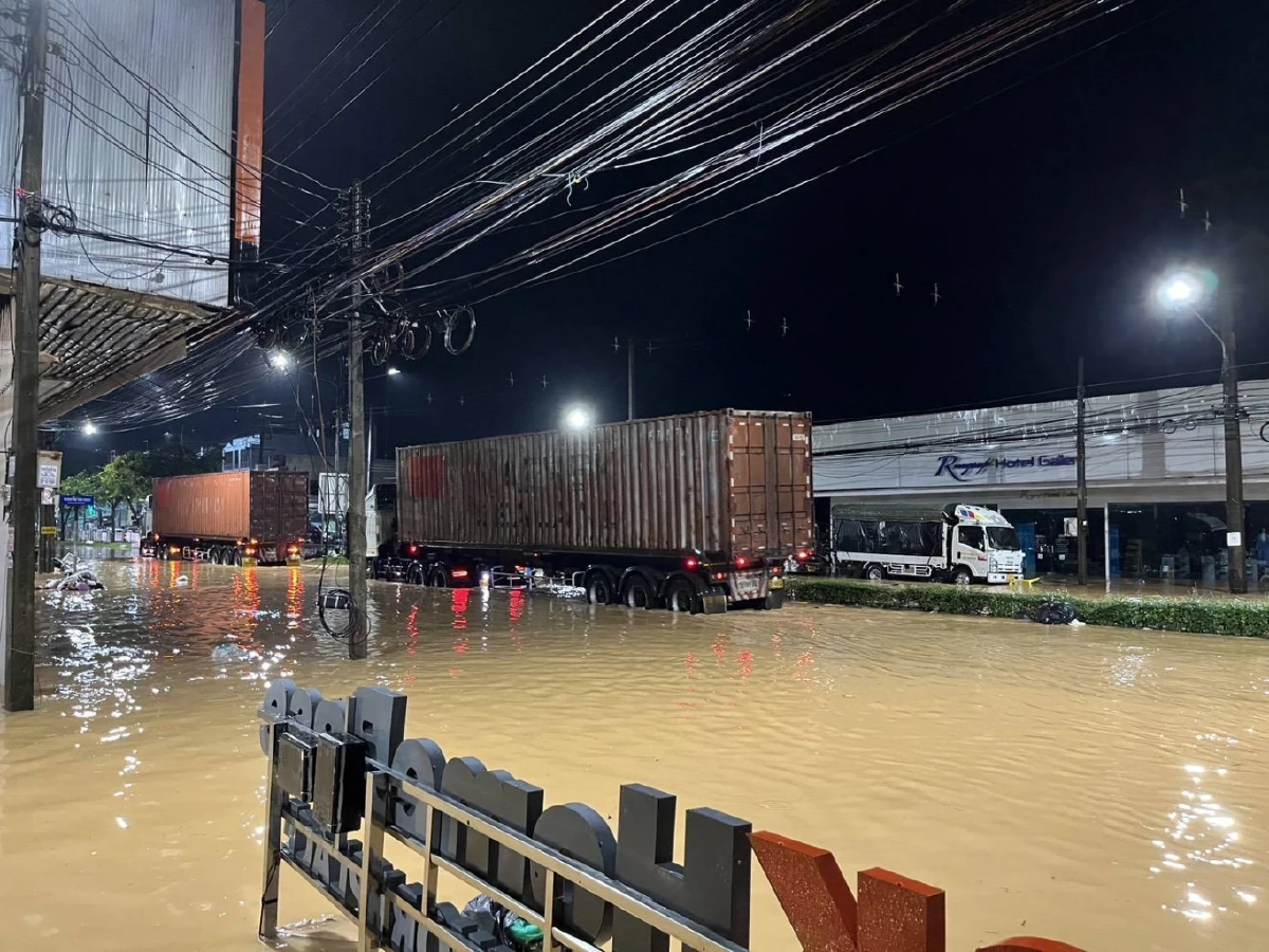 เซฟ เดอะ ชิลเดรนเผย น้ำท่วมใต้กระทบเด็กเกือบ 400,000 คน เสียชีวิตแล้วอย่างน้อย 7 ราย เรียกร้องทุกภาคส่วนเร่งคุ้มครองเด็ก