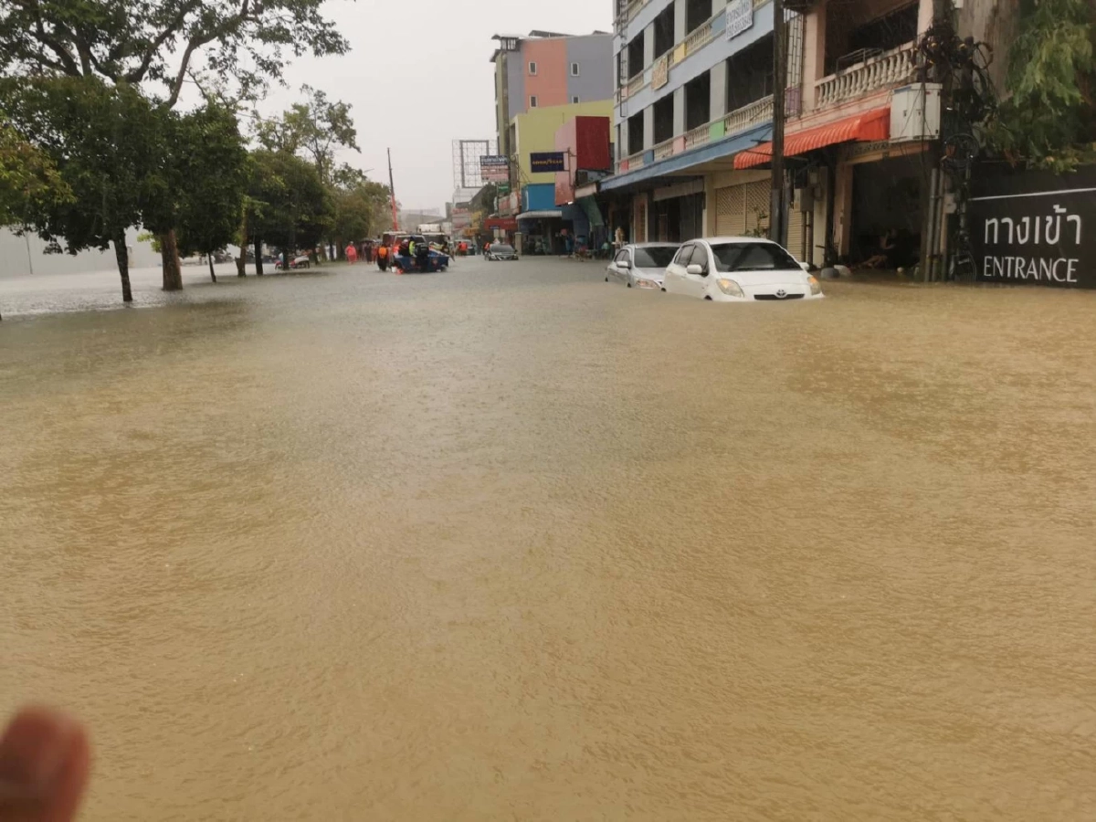 เซฟ เดอะ ชิลเดรนเผย น้ำท่วมใต้กระทบเด็กเกือบ 400,000 คน เสียชีวิตแล้วอย่างน้อย 7 ราย เรียกร้องทุกภาคส่วนเร่งคุ้มครองเด็ก