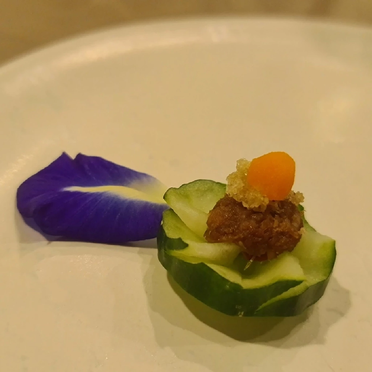 บทสนทนาระหว่างรส ไวน์จากโลกกว้างในครัวใต้ ‘บ้านดาหลา’