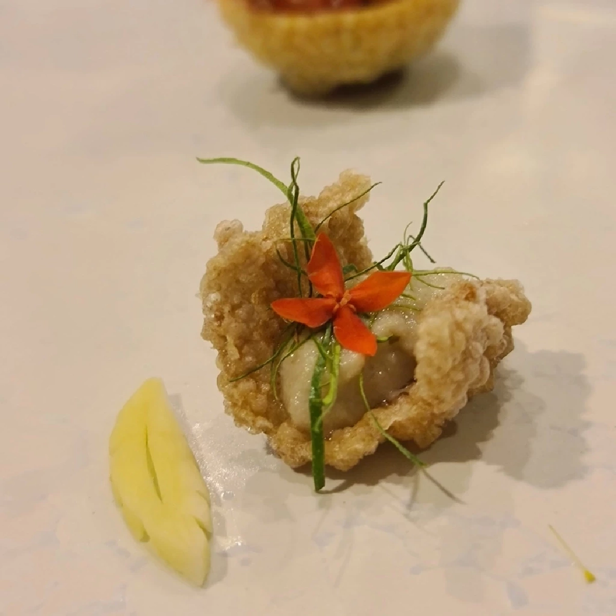 บทสนทนาระหว่างรส ไวน์จากโลกกว้างในครัวใต้ ‘บ้านดาหลา’