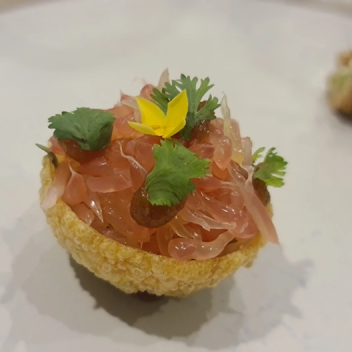 บทสนทนาระหว่างรส ไวน์จากโลกกว้างในครัวใต้ ‘บ้านดาหลา’