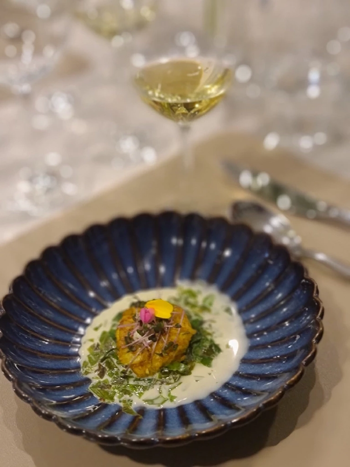 บทสนทนาระหว่างรส ไวน์จากโลกกว้างในครัวใต้ ‘บ้านดาหลา’