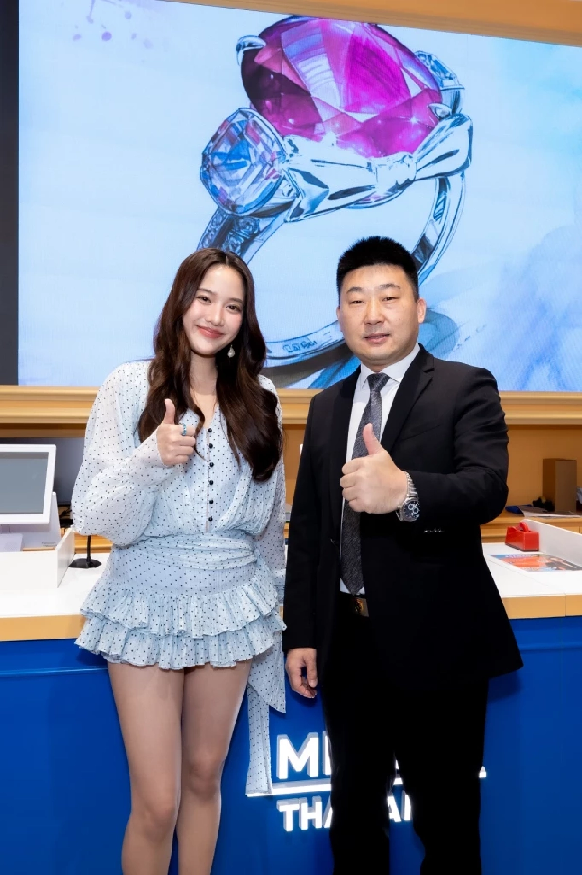 ฟรีน สโรชา สุดตื่นเต้น! MINISO Flagship Store พลิกนนทบุรีเป็น \'อาณาจักรของสะสม\' บรรยากาศแฟนคลับคึกคักตั้งแต่เปิดประตู