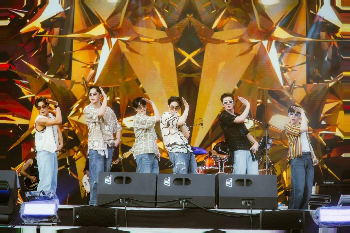 คลื่นลูกใหม่ของเทศกาลดนตรีไทย “Chang Music Connection Presents Ta-Lay Music Festival” สร้างปรากฏการณ์เปลี่ยนชายหาดให้กลายเป็นรันเวย์แห่งเสียงเพลง