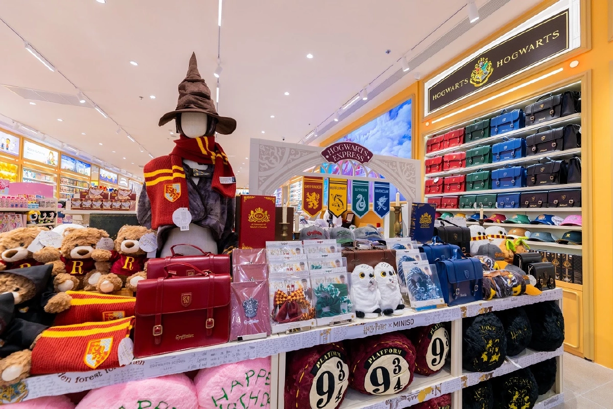 ฟรีน สโรชา สุดตื่นเต้น! MINISO Flagship Store พลิกนนทบุรีเป็น \'อาณาจักรของสะสม\' บรรยากาศแฟนคลับคึกคักตั้งแต่เปิดประตู