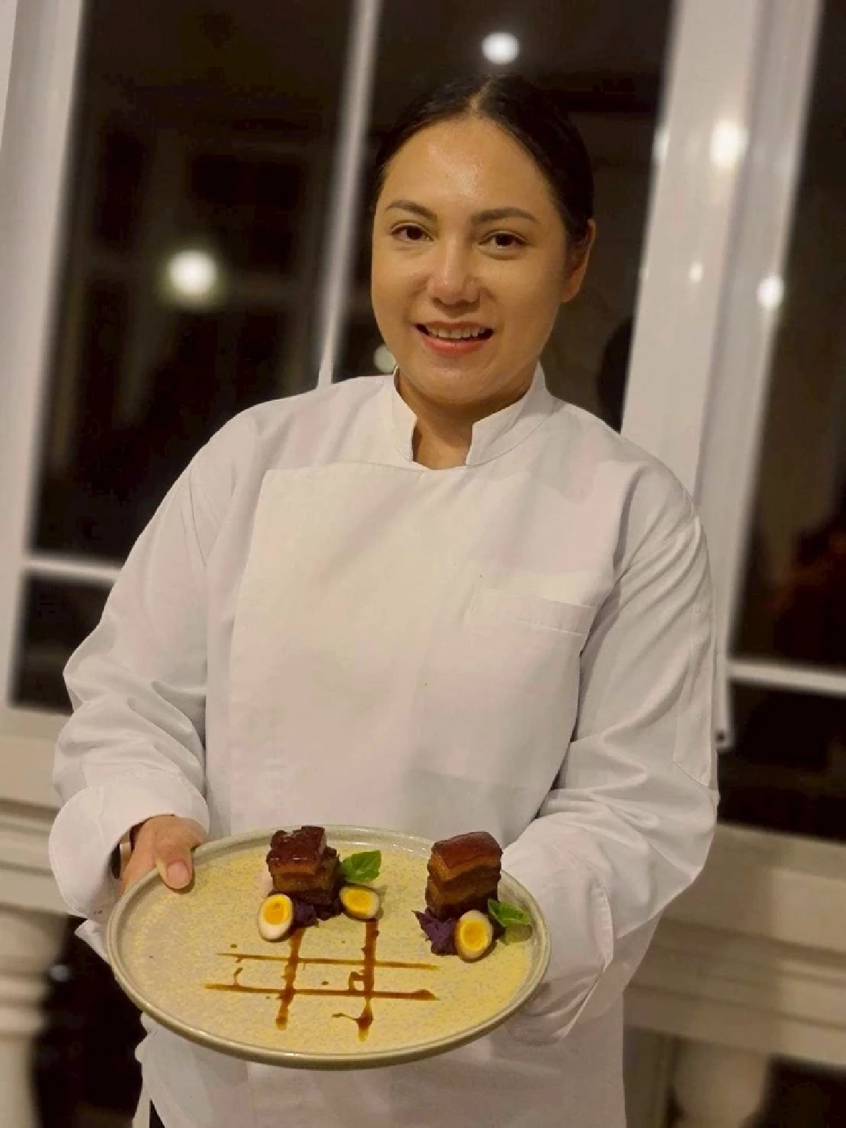 บทสนทนาระหว่างรส ไวน์จากโลกกว้างในครัวใต้ ‘บ้านดาหลา’