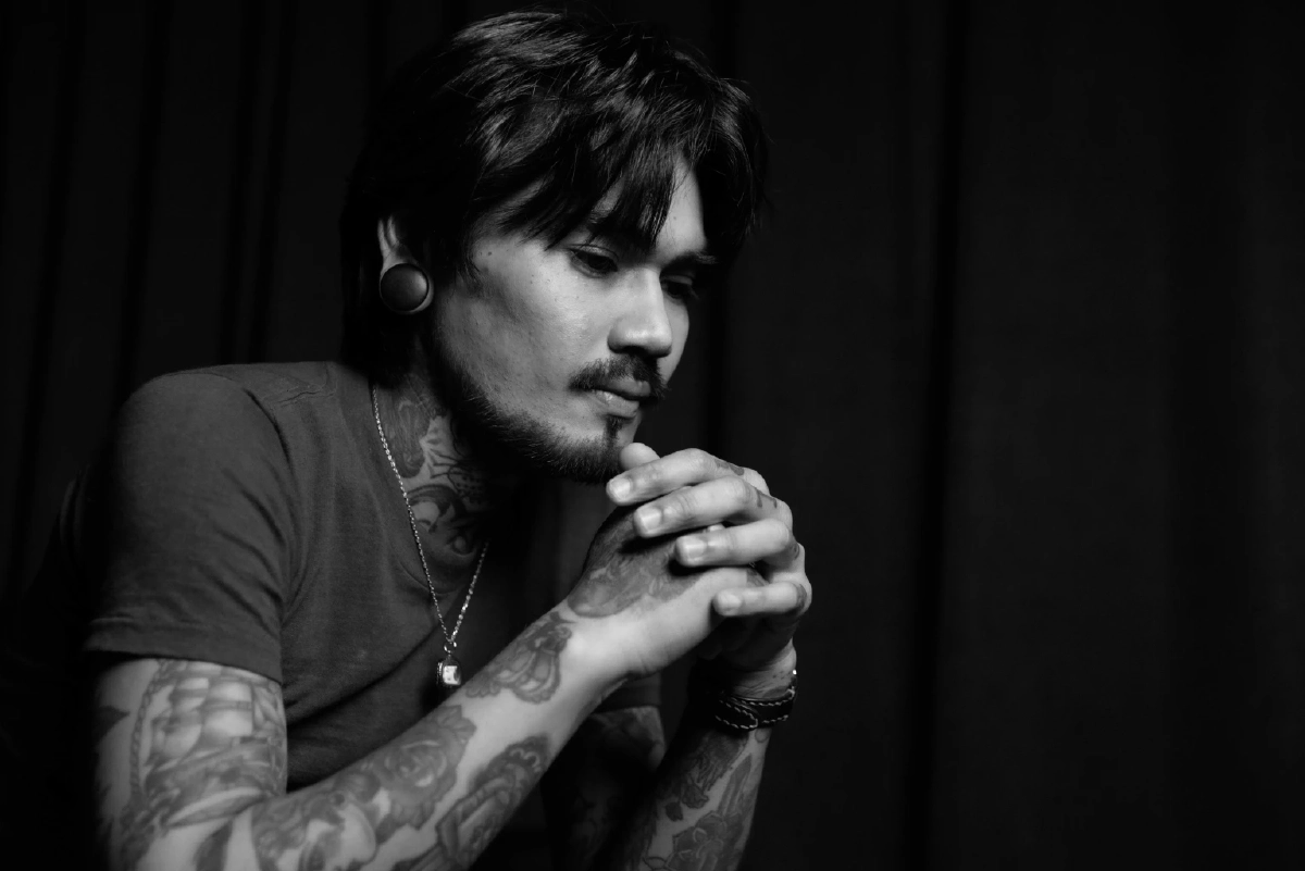 ‘เล็ก รัชเมศฐ์’ จากทะเลถึงเวที และโลกทั้งใบที่ถูกลิขิตไว้แล้ว 