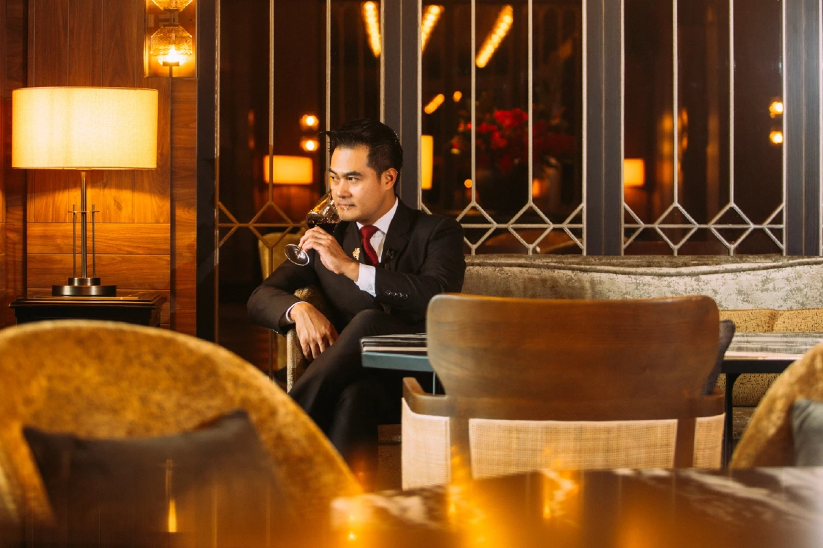 ศิลปะในแก้วไวน์ ‘ธนพงศ์ วงศ์สุวรรณ’ ผู้ปลุกชีวิตให้รสชาติ