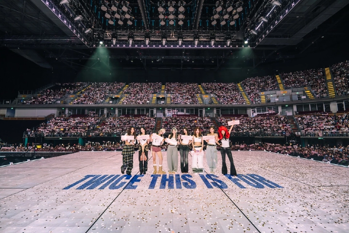 ‘TWICE <THIS IS FOR> WORLD TOUR IN BANGKOK’ เมื่อ 2+1 = 10 ถอดสมการแห่งความผูกพันที่ TWICE และชาว ONCE เขียนร่วมกัน