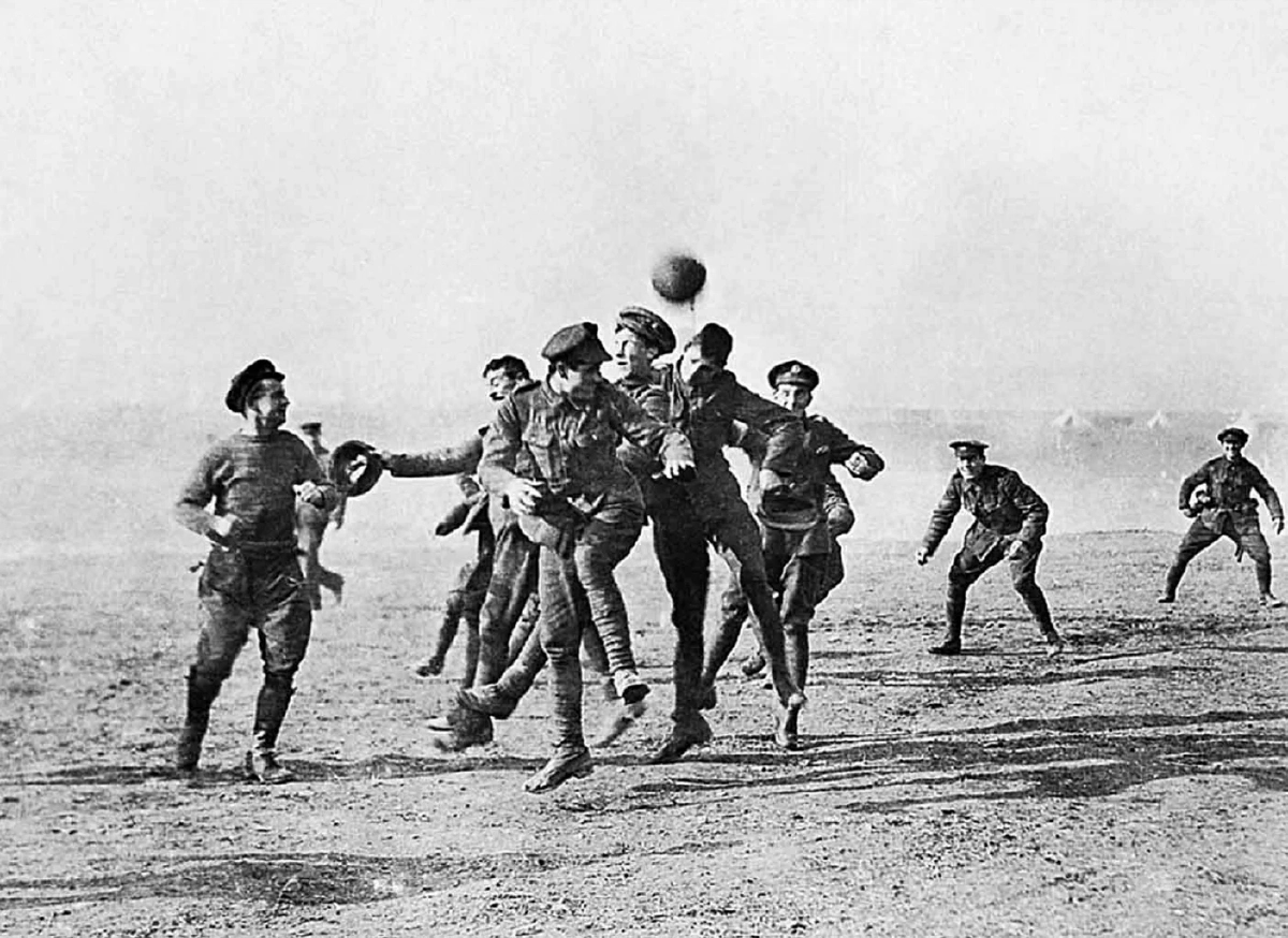 ‘Christmas Truce’ การหยุดรบชั่วคราวในวันคริสต์มาส ท่ามกลางสงครามที่ไร้จุดจบ