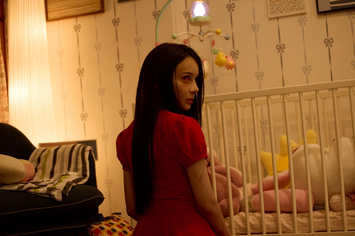 โปสเตอร์หลัก “ข้างบ้าน” เขย่าขวัญ เตรียมชวนเดอะแก๊งให้ก้าวสู่บ้านผีสุดระทึก