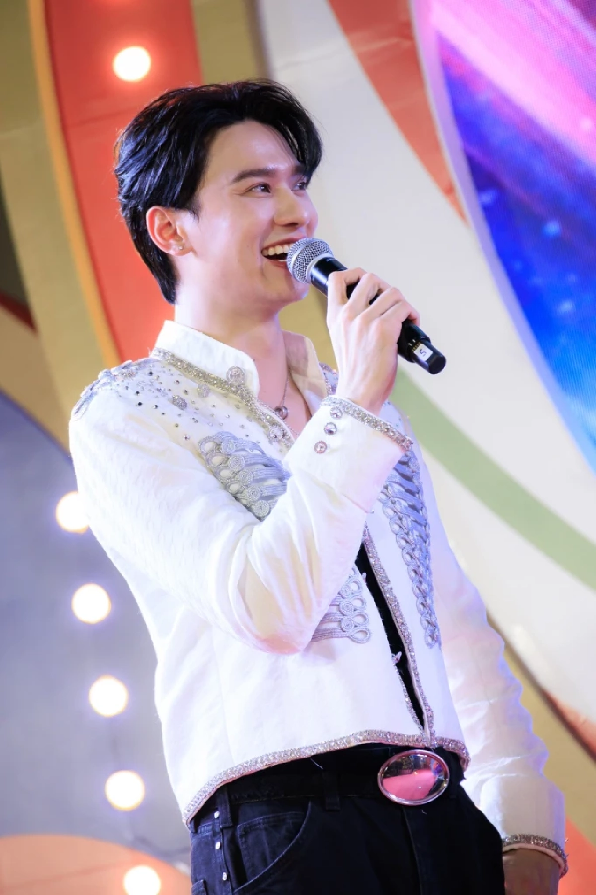 "GDH" จัดงานขอบคุณคนดูภาพยนตร์ “ดีว่า..ราวี” ถูกใจคอหนังยกขึ้นแท่นบันเทิงที่สุดแห่งปี!!