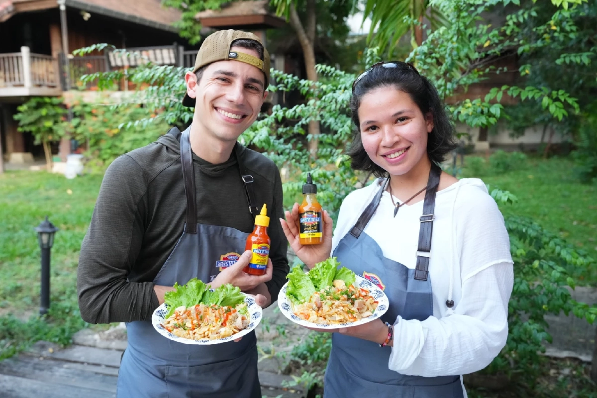 ซอสพริกศรีราชาพานิช x The Yard Hostel เชียงใหม่ ชวน นทท. สัมผัสเสน่ห์อาหารไทย