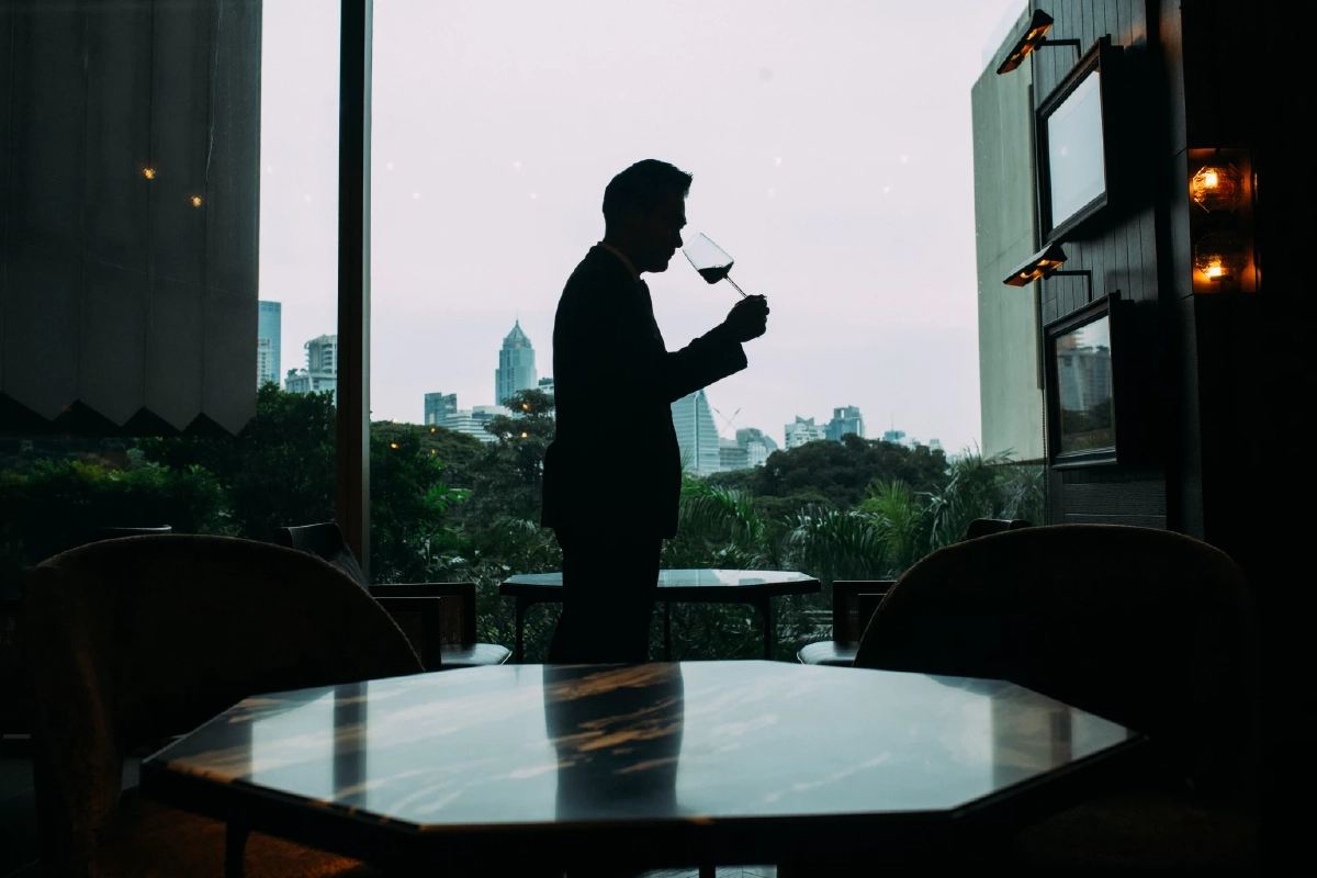 ศิลปะในแก้วไวน์ ‘ธนพงศ์ วงศ์สุวรรณ’ ผู้ปลุกชีวิตให้รสชาติ