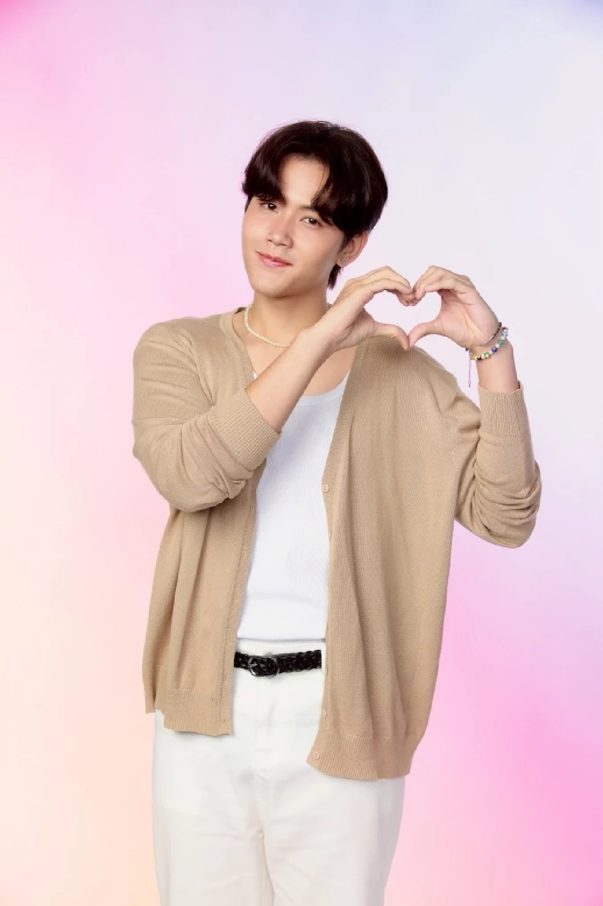 เปิดภาพฟิตติ้งซีรีส์วายเรื่องใหม่ \'Love Alert มีคำเตือนโปรดระมัดระวัง\' เจมส์ กาด แมทธิว แฟ้ม พร้อมแจ้งเตือน เคมีสุดฟิน