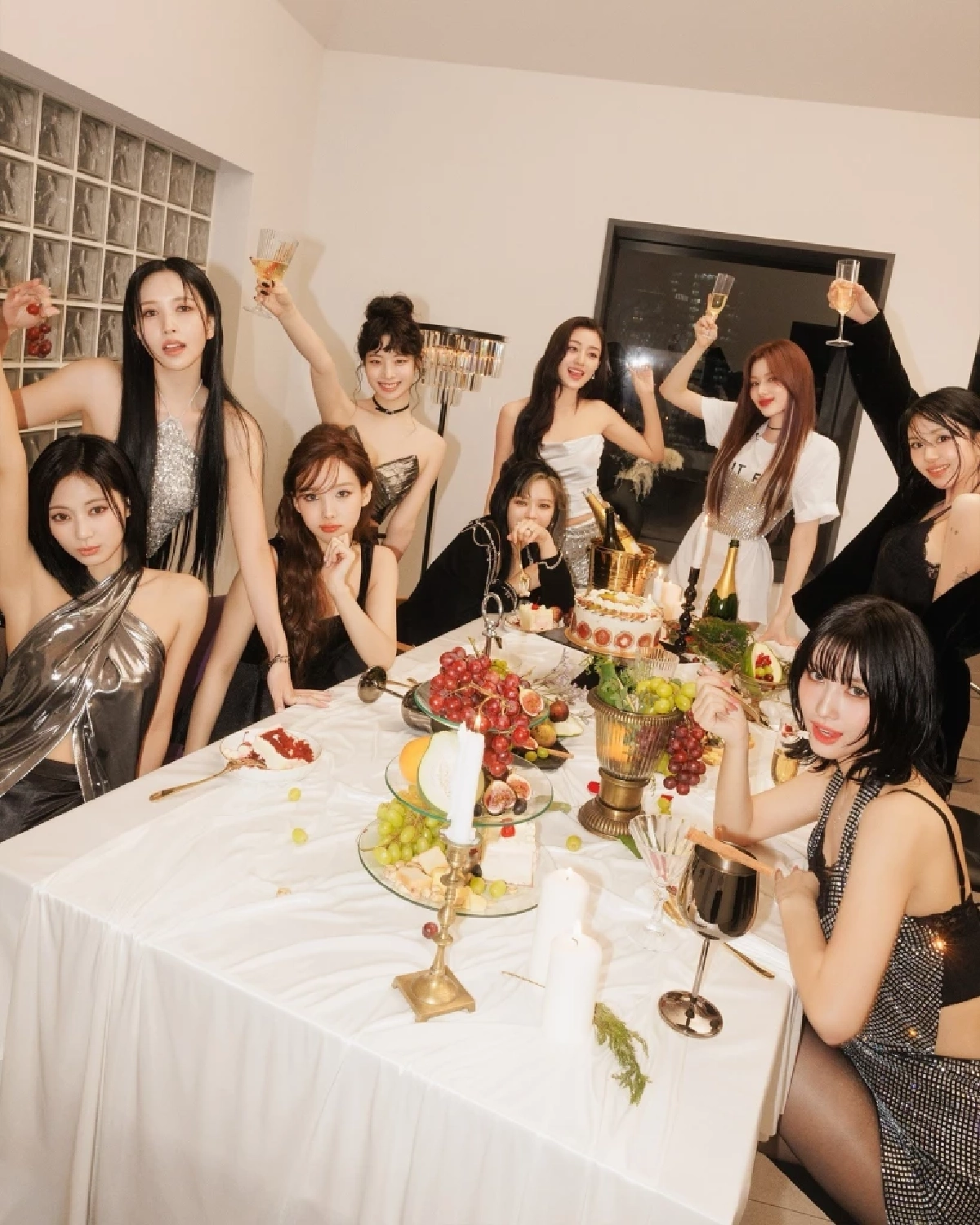 ‘TWICE <THIS IS FOR> WORLD TOUR IN BANGKOK’ เมื่อ 2+1 = 10 ถอดสมการแห่งความผูกพันที่ TWICE และชาว ONCE เขียนร่วมกัน