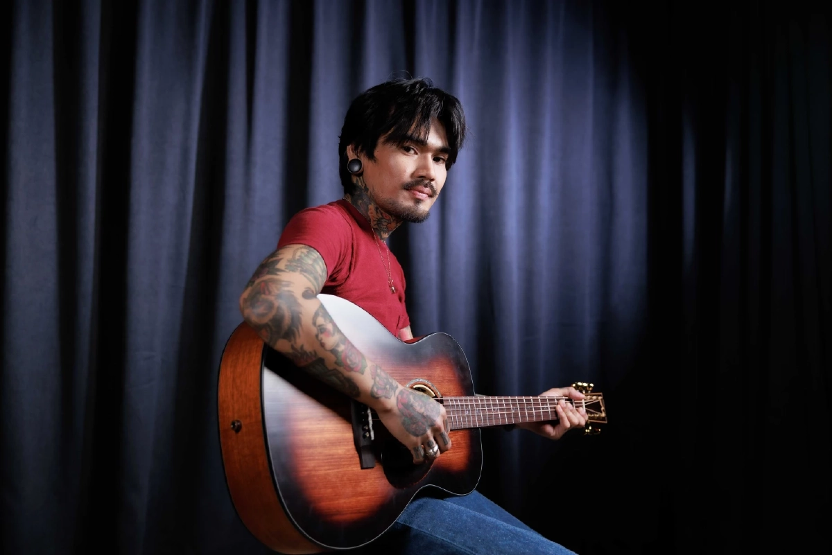 ‘เล็ก รัชเมศฐ์’ จากทะเลถึงเวที และโลกทั้งใบที่ถูกลิขิตไว้แล้ว 