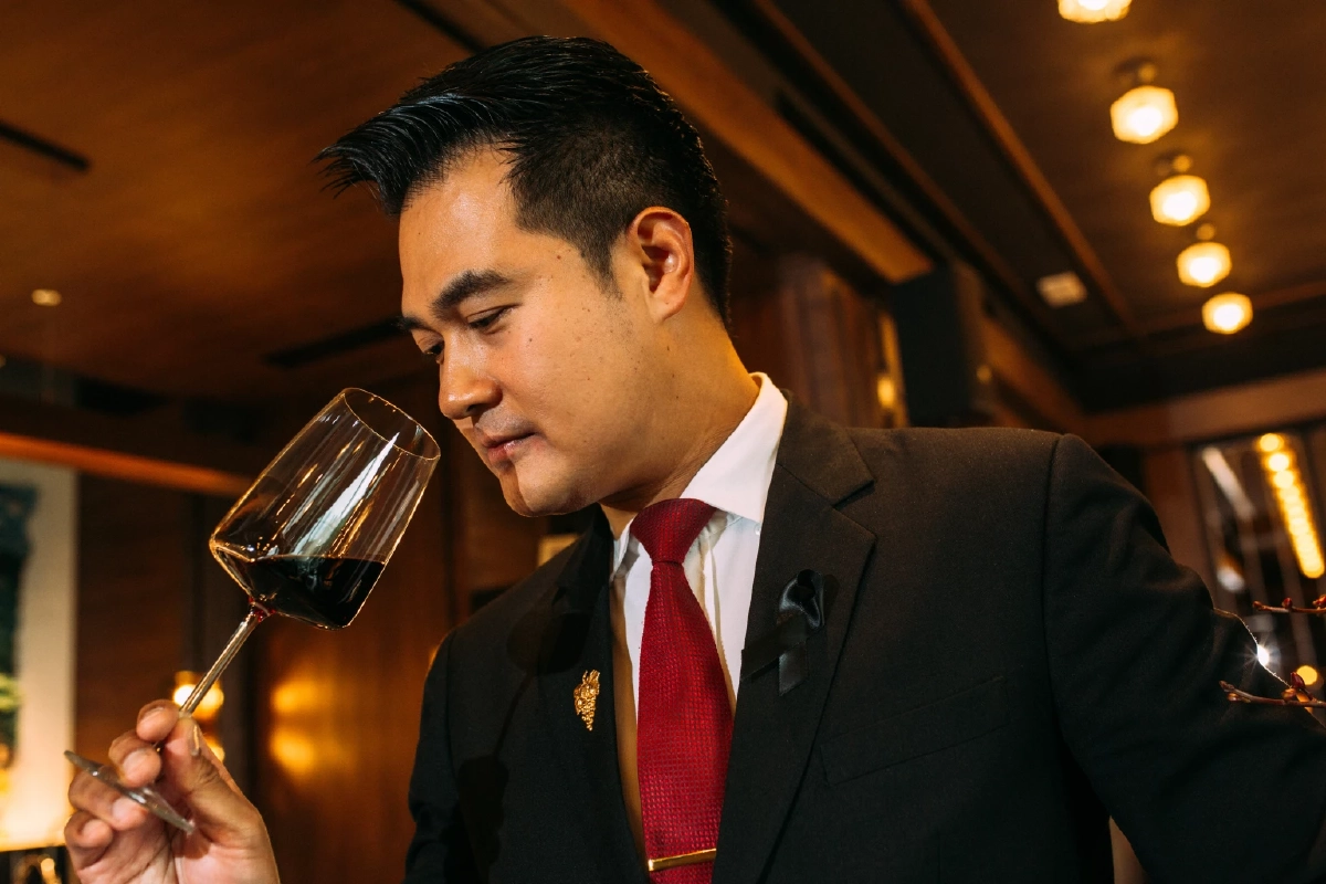 ศิลปะในแก้วไวน์ ‘ธนพงศ์ วงศ์สุวรรณ’ ผู้ปลุกชีวิตให้รสชาติ