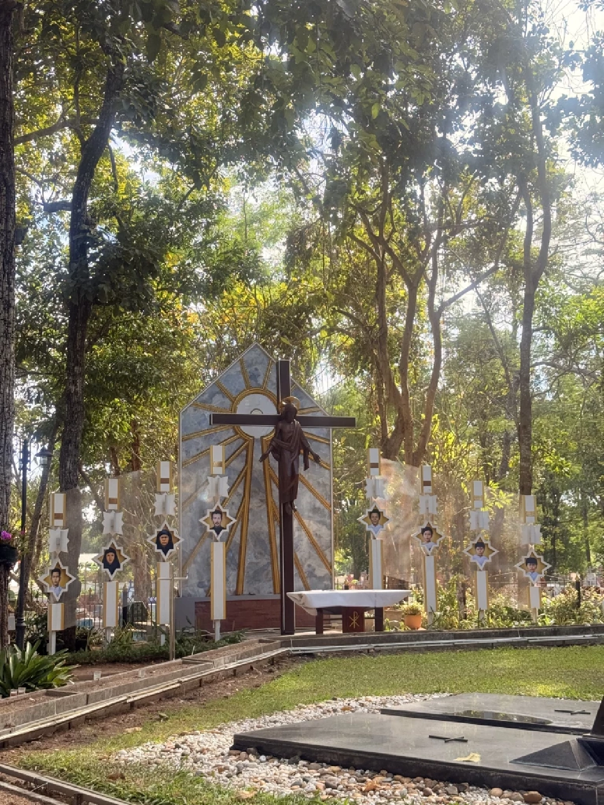 มรณสักขีแห่งสองคอน: บทเรียนเรื่องศาสนาจากนโยบาย 'ไทยแท้' ในสงครามอินโดจีน