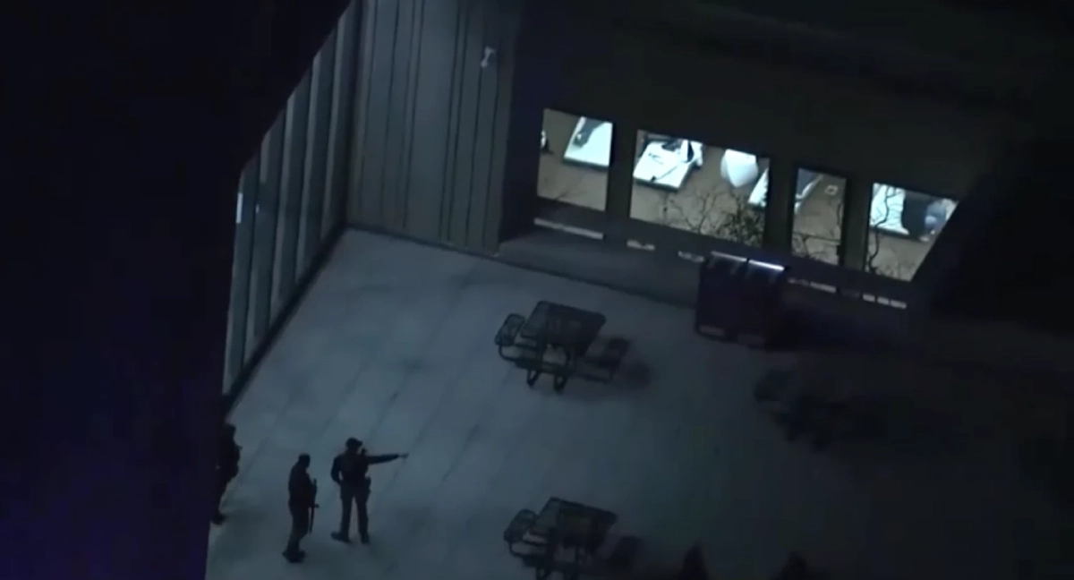 โซอี ไวส์แมน : ผู้รอดชีวิตจากเหตุกราดยิงสองครั้ง ในประเทศที่มีปืนมากกว่าคน